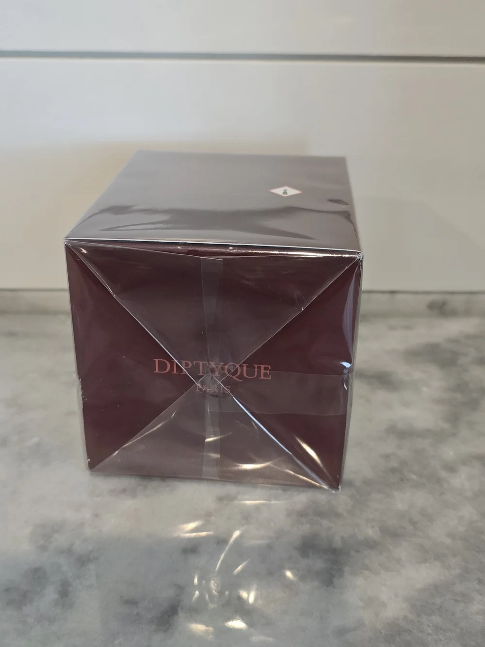Diptyque Tubereuse Scented Candle - Deep Red Glass - Picture 3 of 4